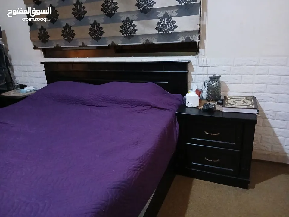 غرفة نوم بحالة ممتازة لون اسود