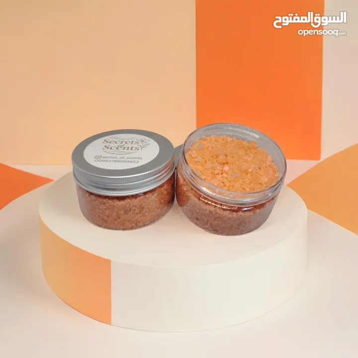 مستحضرات تجميل (سكراب للجسم-سكراب للقدمين-كريم مرطب-صابون من مواد طبيعيه -ليفه).من ecrets of scents