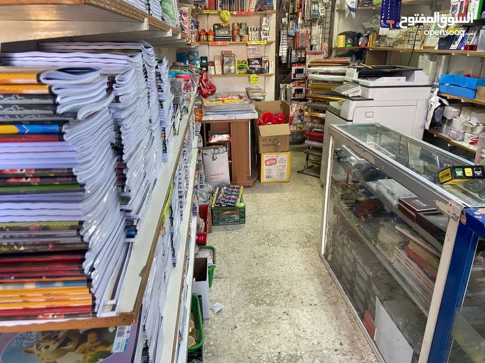 بضاعه مكتبه للبيع والمحل للإيجار