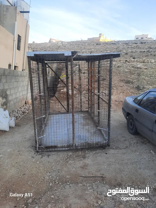 قفص حديد للحيوانات