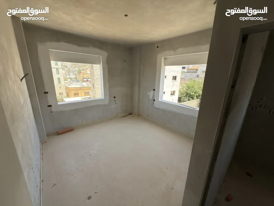 شقة أرضية بإطلالة مفتوحة وتشطيب مؤسس — فرصة لتصميم لمساتك الخاصة!