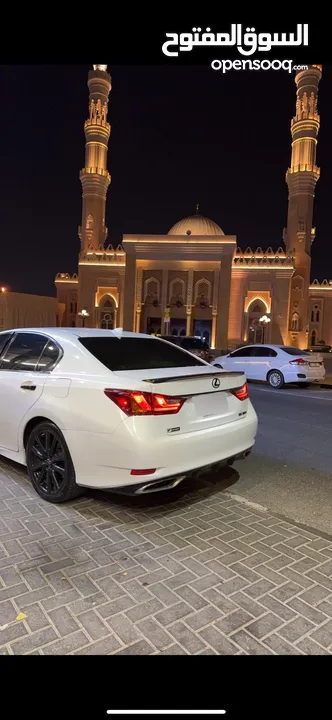 لكزس gs350 الشاشه الكبيره وارد امريكي دفع خلفي مستعمل للبيع في الامارات و الجنود بلون الاسود