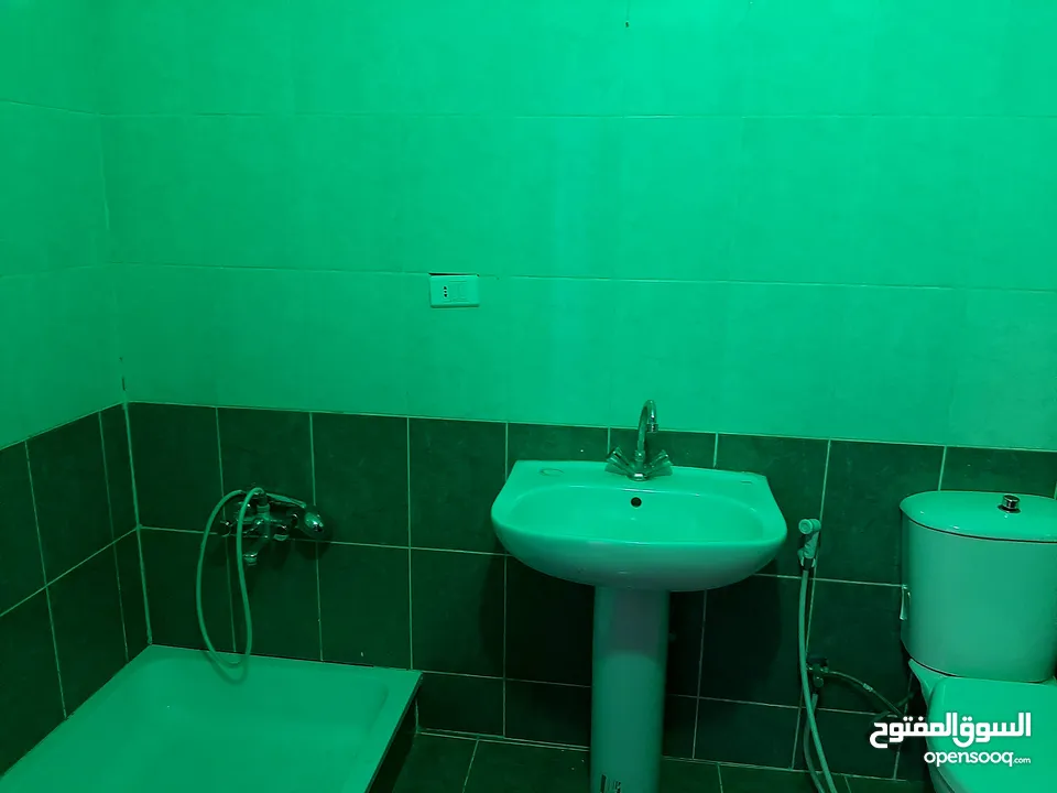 شقة أرضية قرب جامعة اليرموك