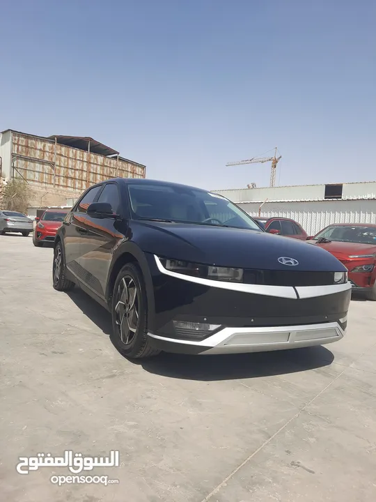 هونداي ايونيك 5 موديل 2023 لون اسود داخل ابيض فل الفل وعداد قليل
