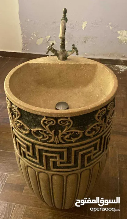 مراحيض عدد 2  وشطافه   ومغاسل عدد 2 وجاكوزي