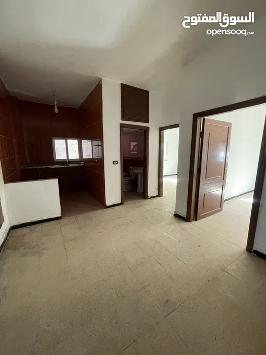 عمارة خمس شقق ومخزنين للبيع بسعر مغري