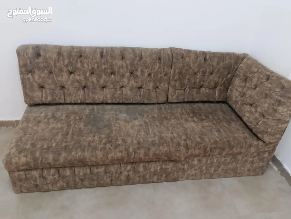 طاولة مكتب + كنبايتين بسعر حرق