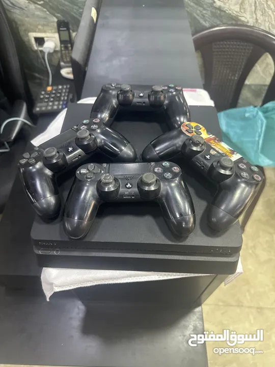 Playstation 4 slim مستعمل بحالة ممتازة للبيع