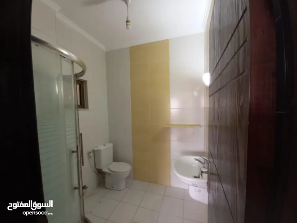 شقه للبيع مرج الحمام نزول ناعور قرب قاعة ميموريز والدفاع المدني منطقه هادئه مطلة