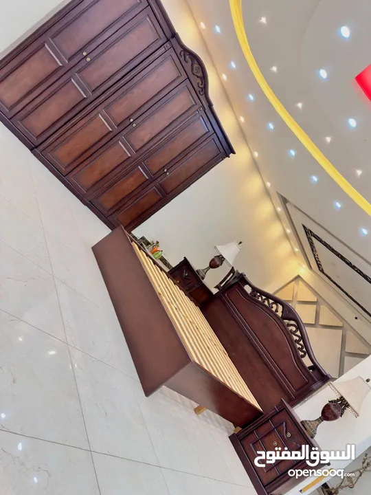 غرفه نوم ماستر مع غرفة شباب