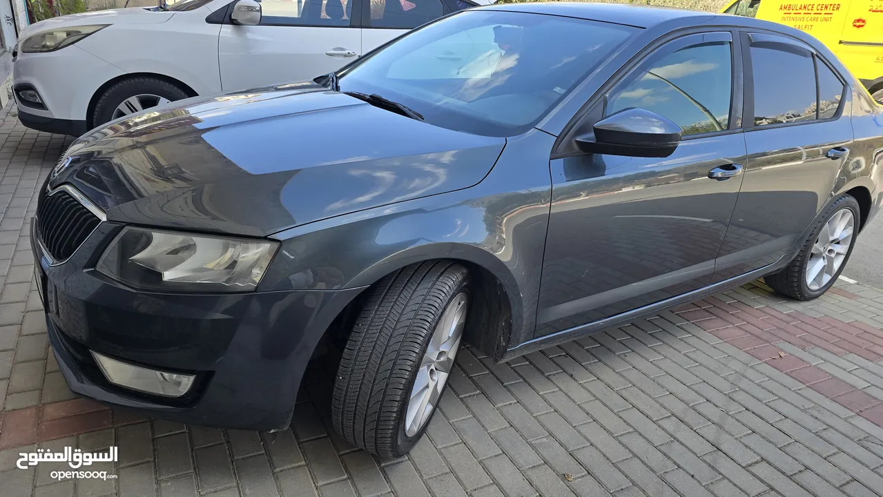 سكودا اوكتافيا 1400 تيربو بنزين بحالة الوكاله مفتاحين شركه عداد اصلي 103 الاف جنط 17
