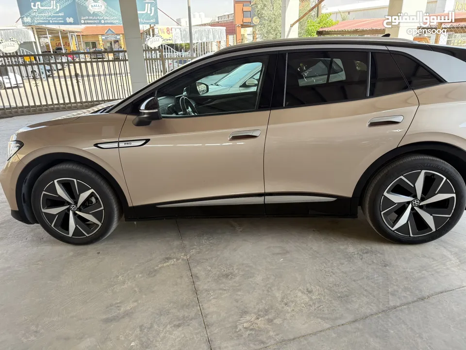 Volkswagen ID.4 cross  PRO piano black