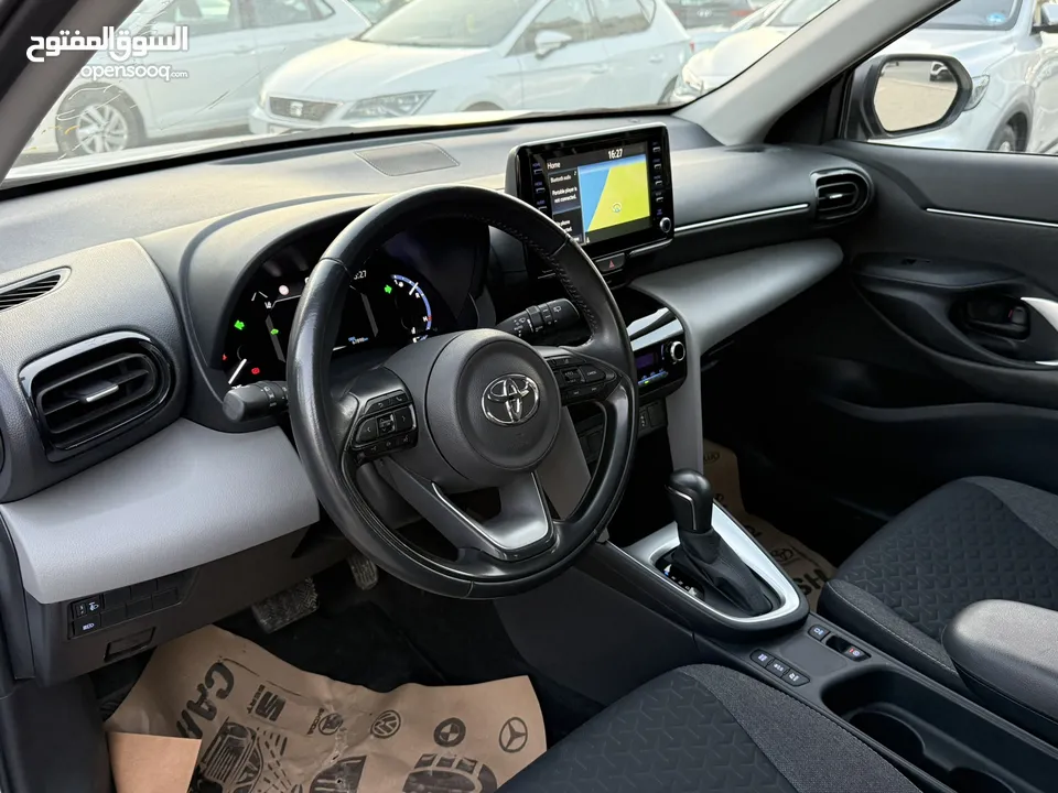 تويوتا ياريس كروس ترخيص 2022 محرك 1500 هايبرد جير أوتوماتيك 172 حصان