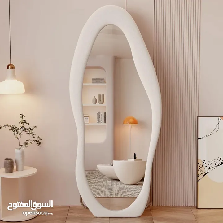 مرايا ترند عالمياً... تصميم موجي ومنحوت فخم يخلي أي زاوية تصير قطعة فن جاهزة للتصوير انعكاس نقي