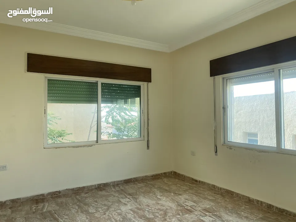 شقة فارغة للايجار 3 غرف نوم ضمن فيلا خاصة بمنطقة اربد اسكان الاطباء الحي الجنوبي.