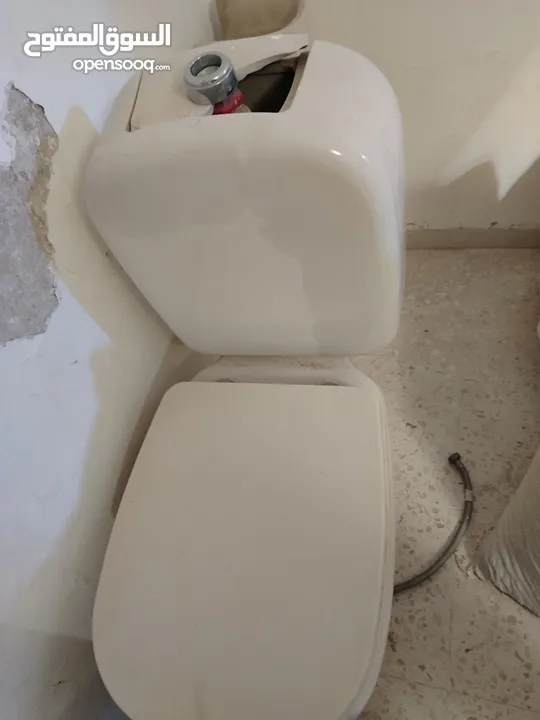 مغسله مع بطاريه ومرحاض افرنجي