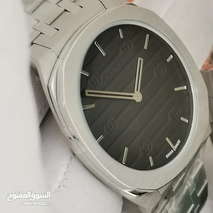 الساعة التريند جوتشي ... الرفيعة ... بسمك كريدت كارد ..... نسخة عالية الجودة .... ،،A7+  متوفرة الان