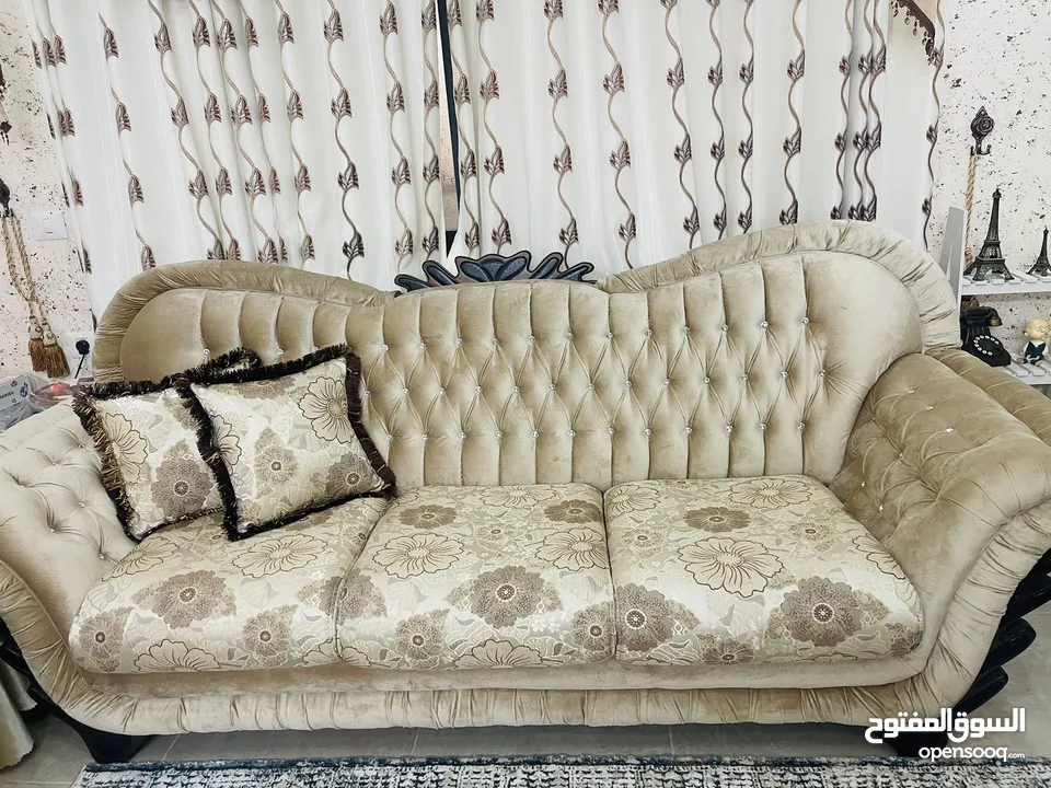 طقم ضيوف شبه جديد