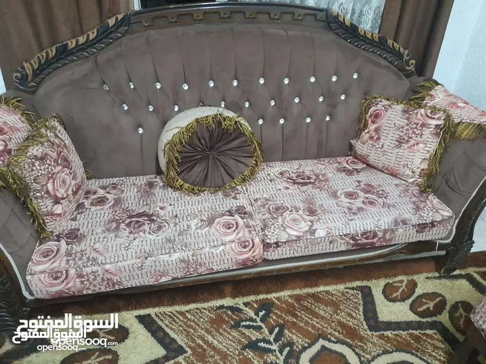 طقم كنب بحالة ممتازة