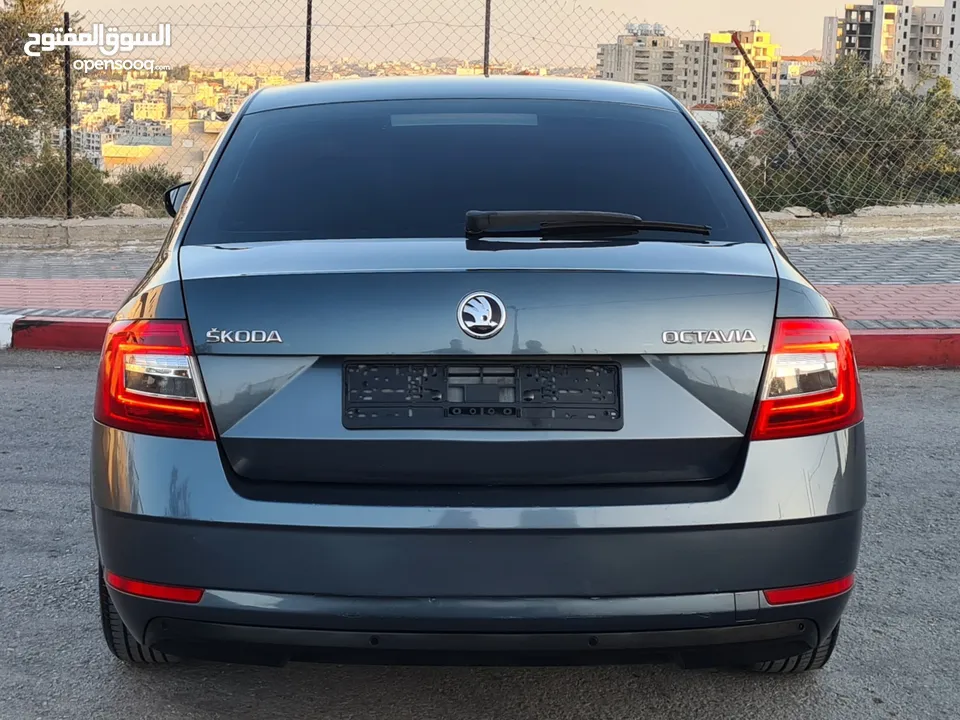 سكودا أوكتافيا موديل 2019 ديزل بقوة 2000 / جير أوتوماتيك  يد أولى 01 / عداد قليل حقيقي