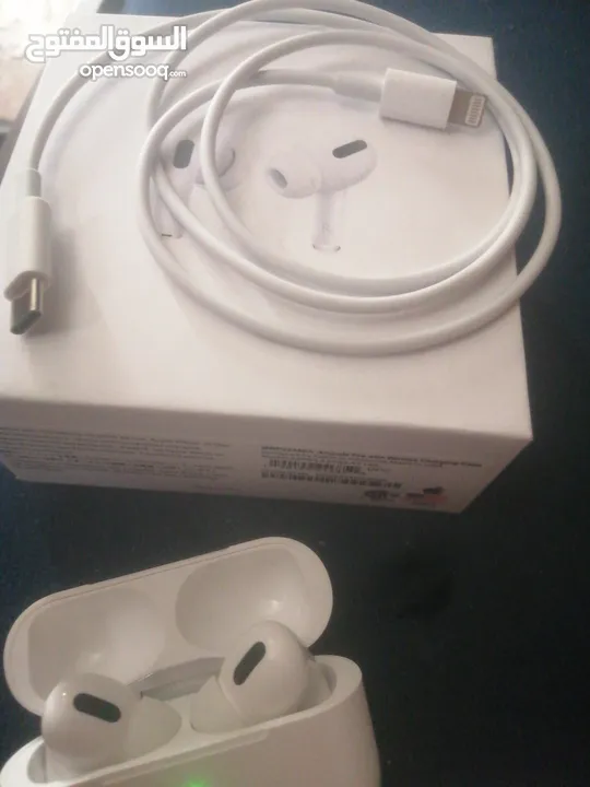 سماعات AIR PODS PRO وارد أمريكا استخدام ايام معدوده كامل أغراضها شاحن TAYB C الأصلي بسعر البلاش