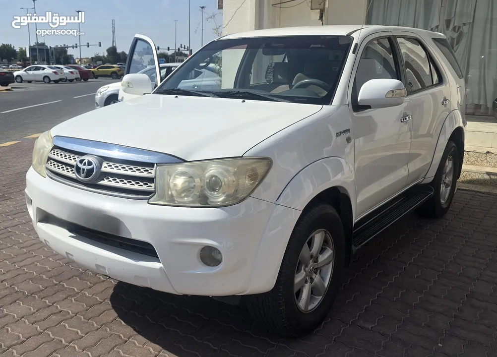 Toyota Fortuner 2011, white colour