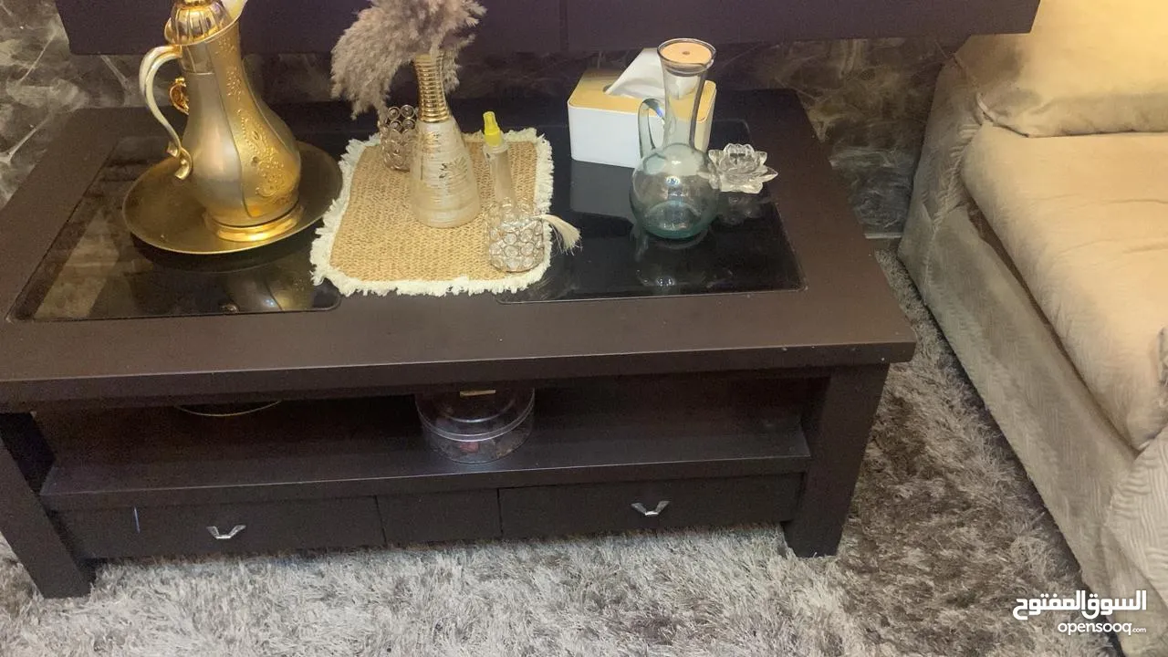 طقم كنب أمريكي خشب منيح للبيع مع طاولة تفصيل