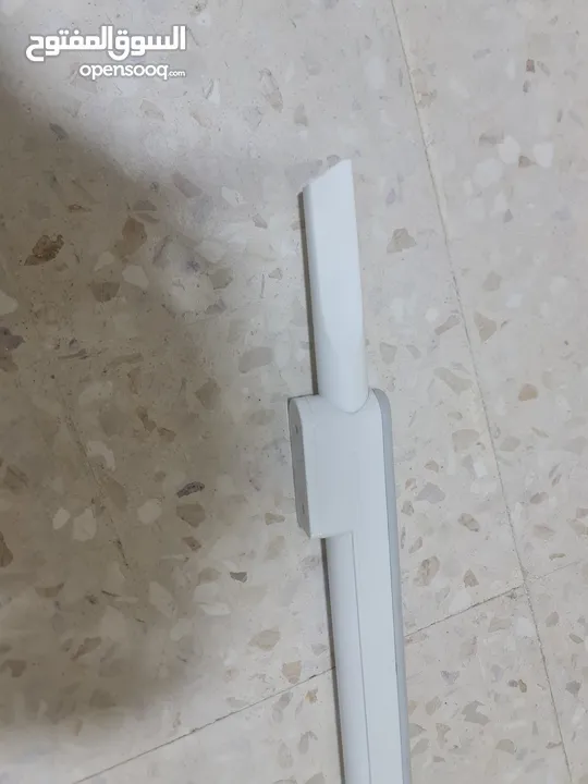 مكنسة كهربائية محمولة باليد