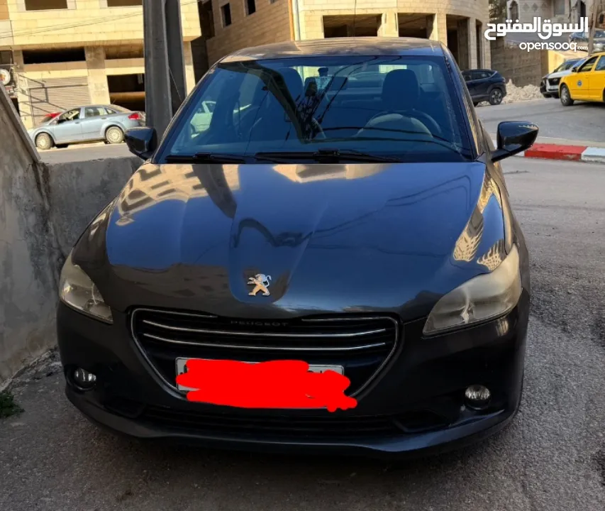 بيجو 2015 بحالة ممتازة ماشية كيلومتر 109000 بنزين فقط كاش