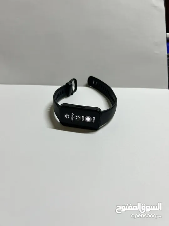 ساعه هواوي باند 8  بحاله ممتازه شبه جديده Huawei band 8 - e77