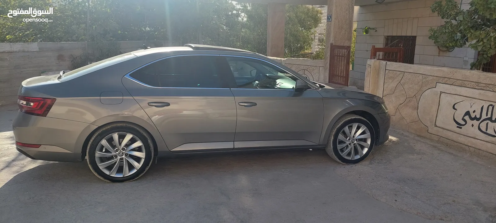 اسكودا سوبير بنزين 2018 قوه 2000 4x4 قوه 280حصان بانوراما  نقطه عمياء خروج عن المسار فل الفل بصمه