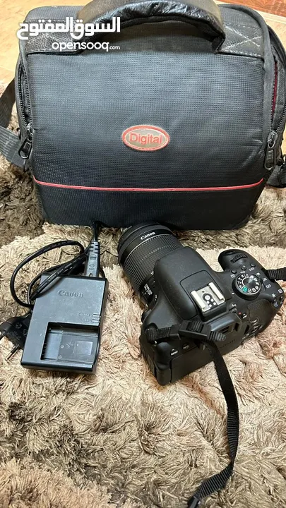 كاميرا كانون 750D مع كافة ملحقاتها مومري 16GB إستخدام بسيط جداً