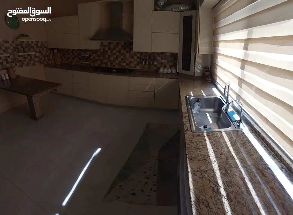 شقه فخمة في حي المنصور للبيع في احلى مناطق في عمان