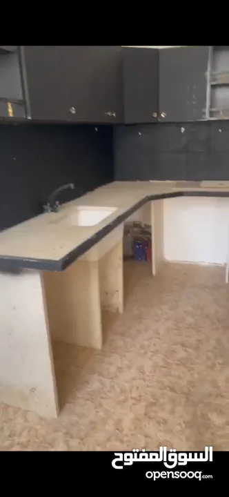 شقة مفروشة جزئيا للبيع نابلس - مساحة 100 م2