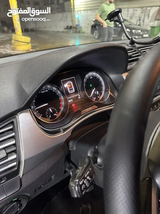 سكودا فابيا special edition شصي طويل بالكرتونة مش داخلة كراج بالصلاة على النبي