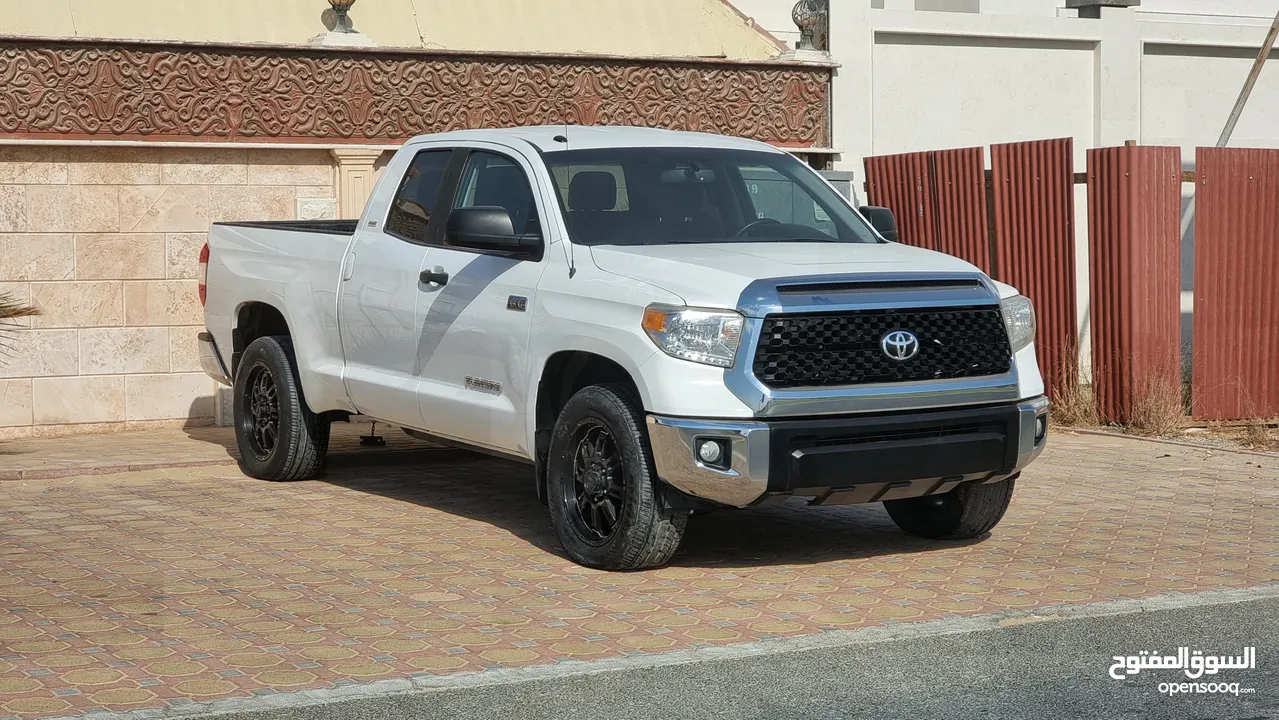 Toyota Tundra 2016 TRD SR5 5.7L in a good condition