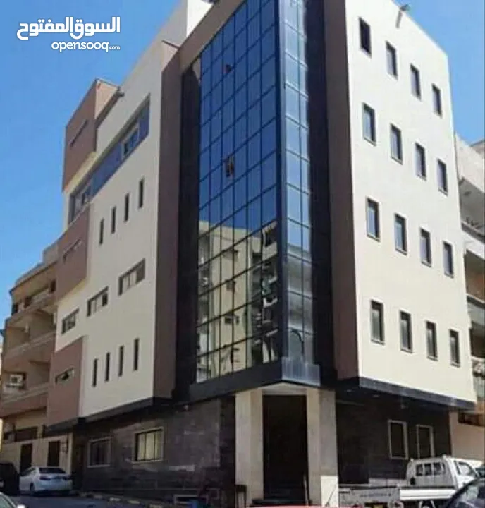 مبنى خدمي للبيع مكانه شارع الصريم يتكون المبني من 5طوابق