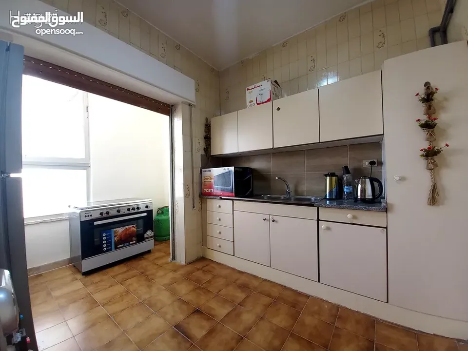 شقة مفروشة للإيجار في الصويفية  ( Property 35596 ) سنوي فقط