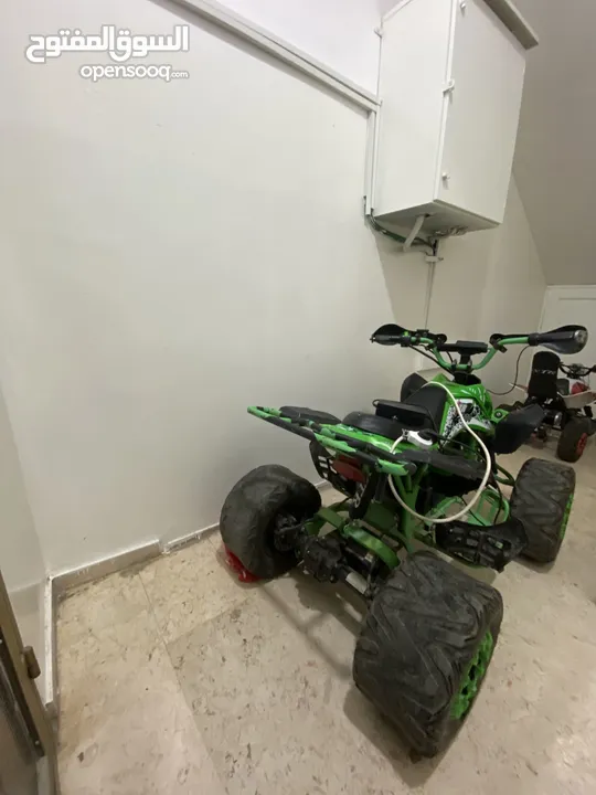 تركترون لون اخضر 48 فولت 20 أمبير مستعمل سنة