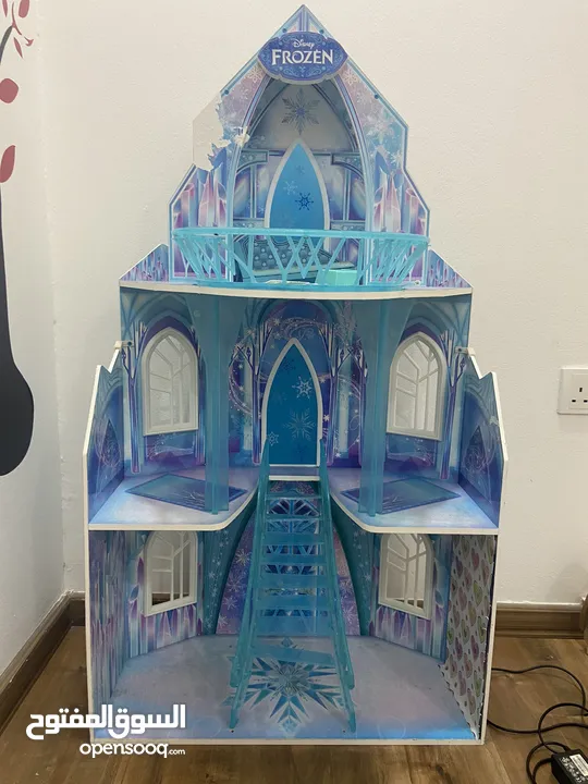 Doll house for sale