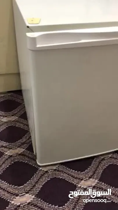 Small refrigerator for sale Wansa used للبيع ثلاجة صغيرة مستعمل