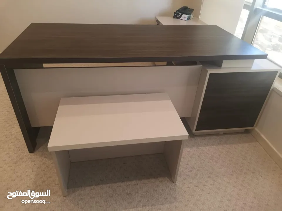 مكتبك بأناقة... والراحة بتوصلك للعقبة!