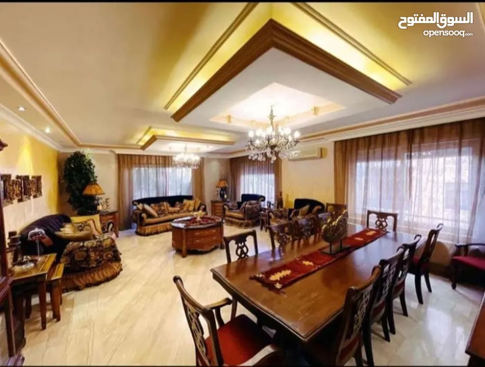 طقم كنب مع الطاولات وغرفه سفره