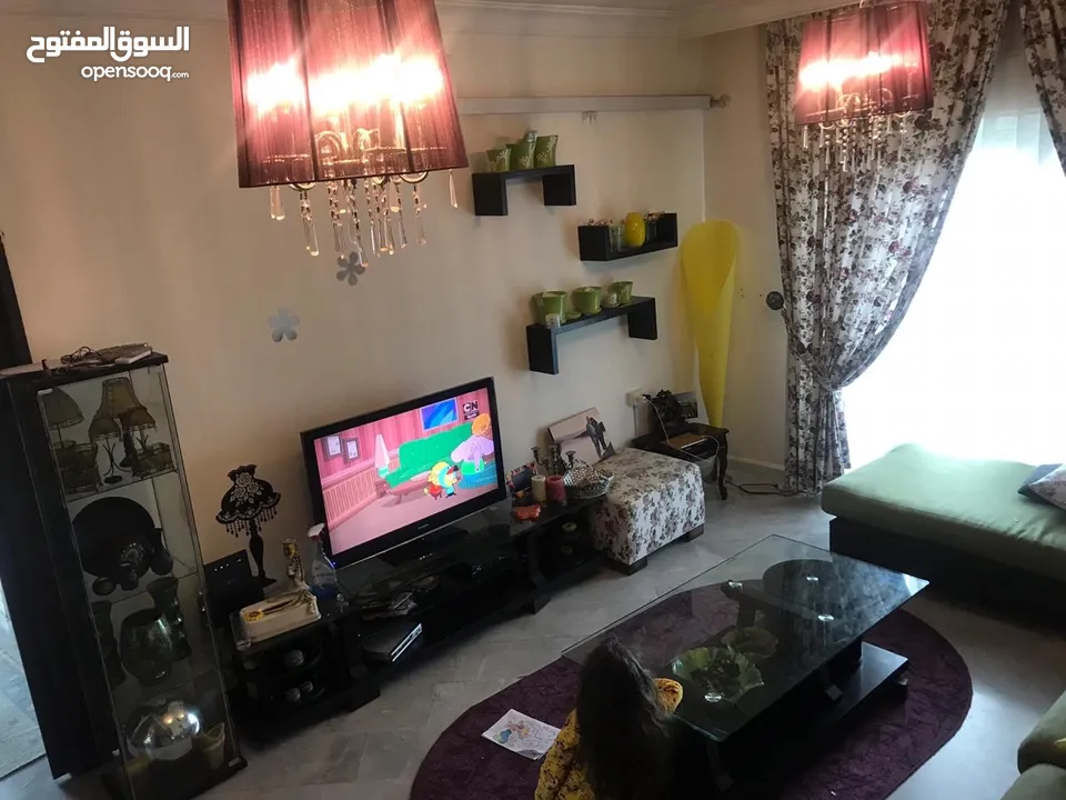 شقة مميزة 3 غرف نوم مفروشة بالكامل منطقة مخدومة مع اطلالة رائعة في اجمل مناطق تلاع العلي خلدا