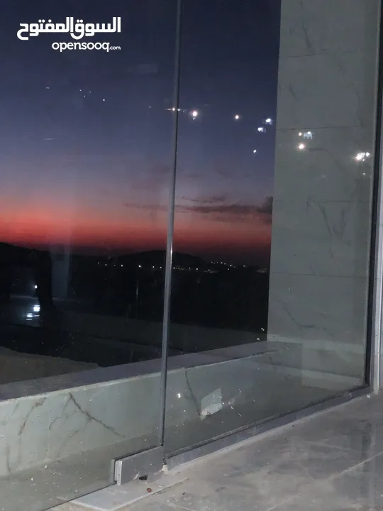 سيكوريت مستعمل شبه جديد مع ماكينا إيطاليًا