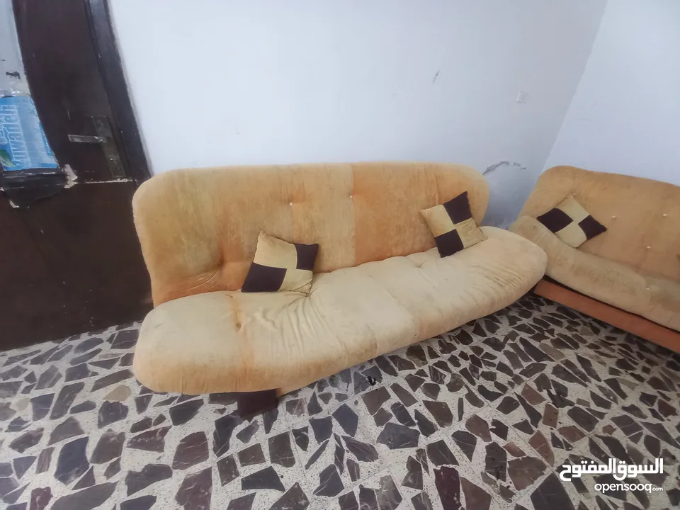 طقم كنب حالة جيده جدا