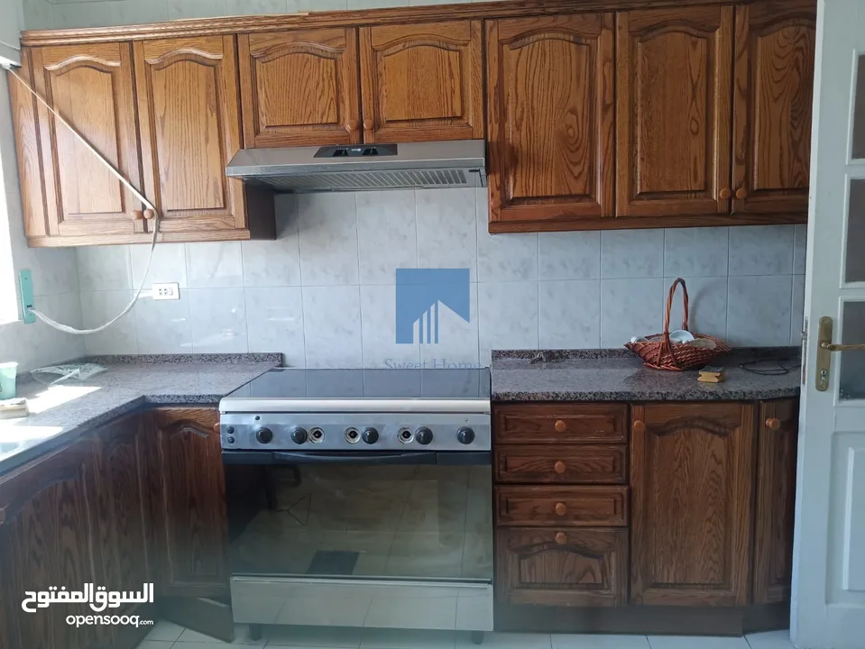 شقة طابقية مميزة للبيع في الرابية  - قرب البولندية طابق ثالث 300م بسعر مغري