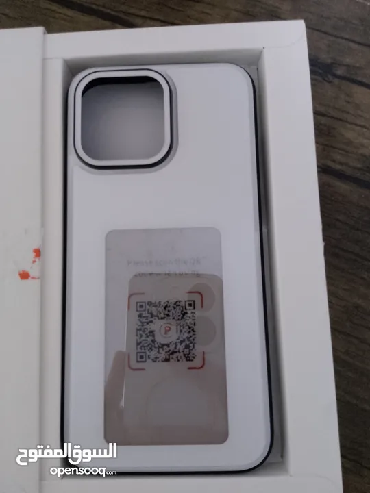 كفر ال Iphone السحري اللي فيه شاشة خلفية ولا ينقص الشحن والكفر من الجلد والبلاستيك القوي