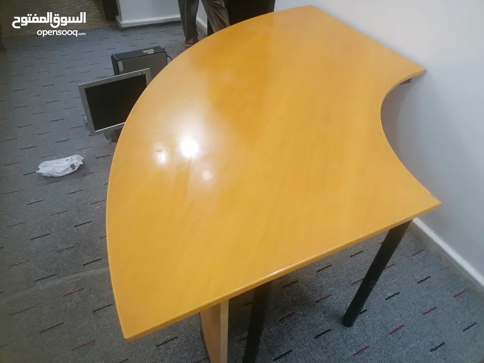 مكتب خشب أصلي للبيع بحالة ممتازة
