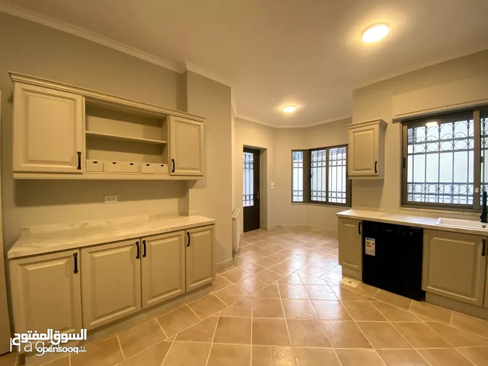 شقة غير مفروشة للإيجار 270م2 ( Property 12870 ) سنوي فقط